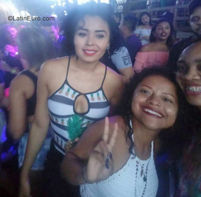 Date this happy Brazil girl Natalia from Belem BR9952