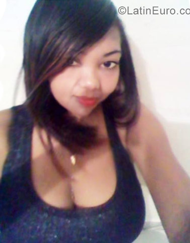 Date this georgeous Dominican Republic girl Yine from Santo Domingo DO28039