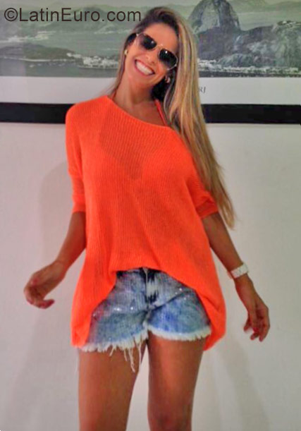 Date this nice looking Brazil girl Priscila from Rio De Janeiro BR9958