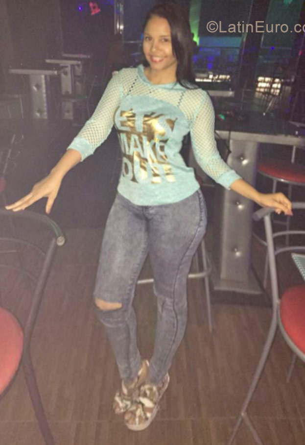 Date this attractive Dominican Republic girl Carmen from Azua De Compostela DO28060