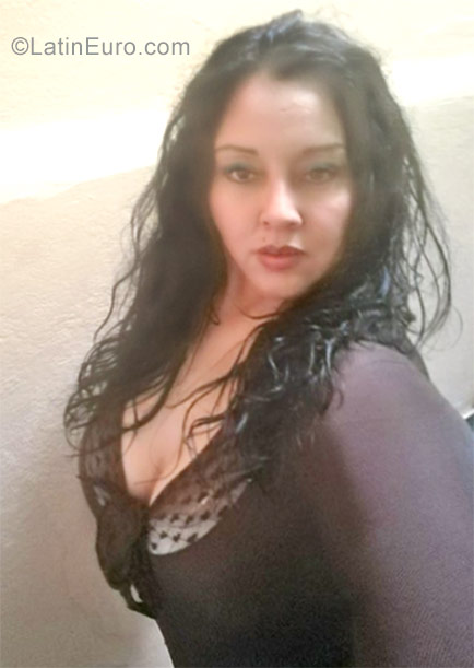 Date this lovely Colombia girl Omaira from Bogota CO21017