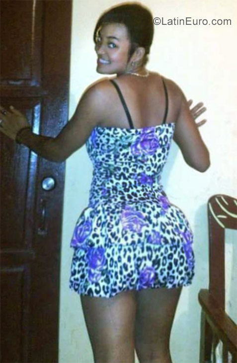 Date this charming Dominican Republic girl Yafreisie from Santo Domingo DO28187