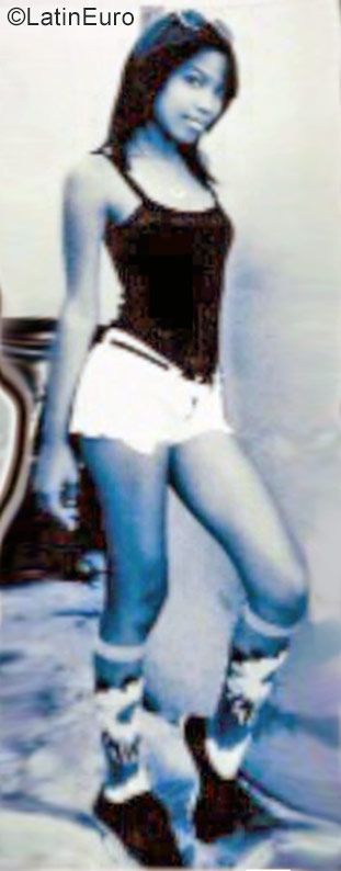 Date this happy Dominican Republic girl Anedresh from Santiago DO28228
