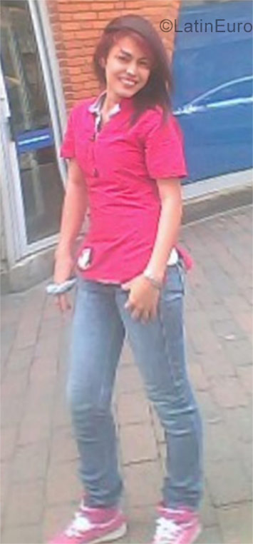 Date this hard body Colombia girl Kellyn from Bogota CO21093