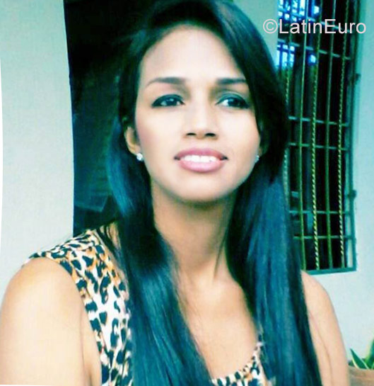 Date this georgeous Dominican Republic girl Demeria from La Vega DO30555