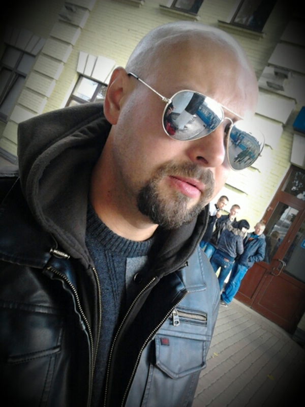 Date this beautiful United Arab Emirates man Michal from Dubai AE53