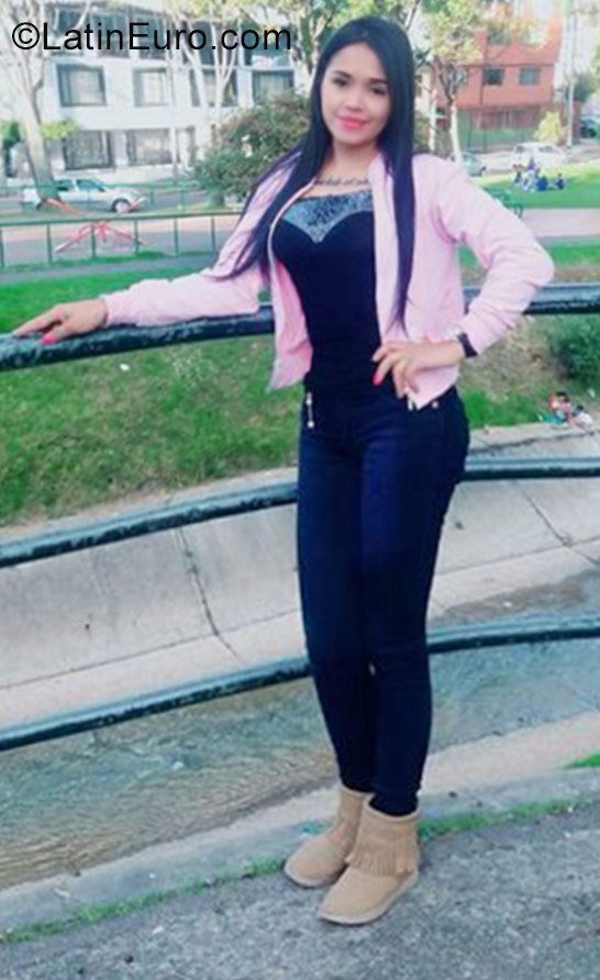 Date this delightful Colombia girl Julieth from Bogota CO21205