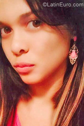 Date this voluptuous Dominican Republic girl Angelica from Santo Domingo DO40505