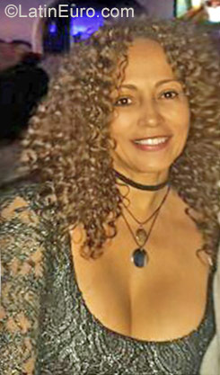 Date this attractive Colombia girl Cecilia from Bogota CO21233