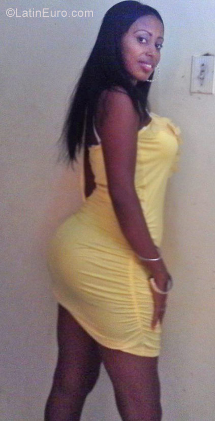 Date this nice looking Dominican Republic girl Diana from Santo Domingo DO28545