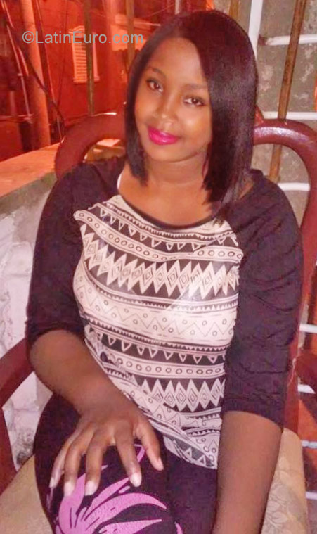 Date this sultry Dominican Republic girl Nairobi from Santo Domingo DO28547