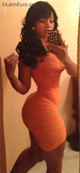 Date this pretty Dominican Republic girl Lisa from Santo Domingo DO28621