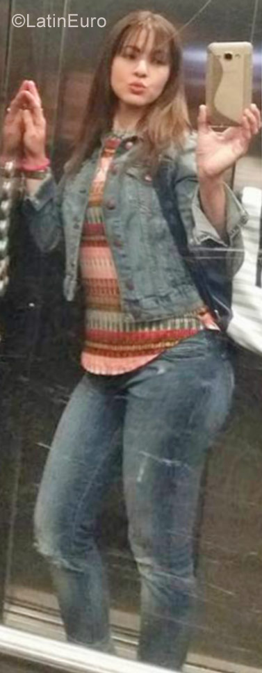 Date this pretty Colombia girl Giselle from  CO21405