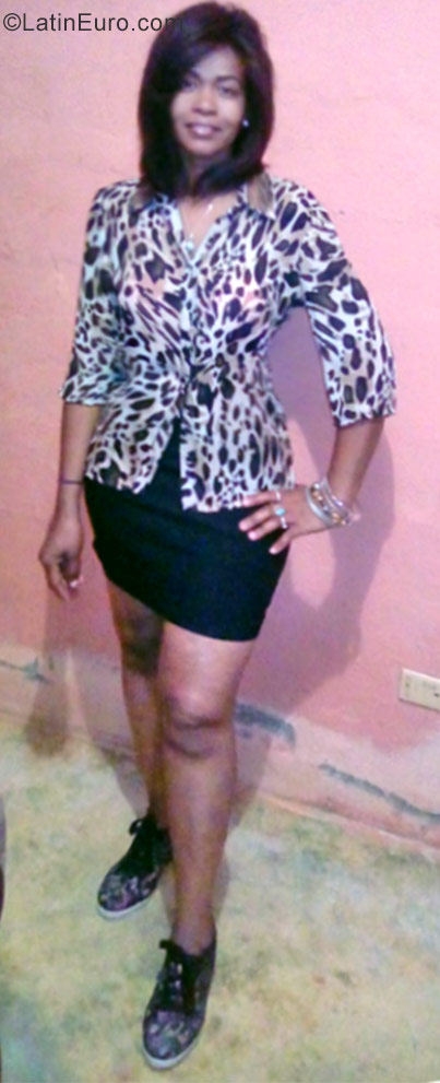 Date this fun Dominican Republic girl Sunida from Santo Domingo DO28649