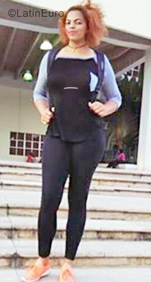 Date this nice looking Dominican Republic girl Ruby from Santo Domingo DO28677