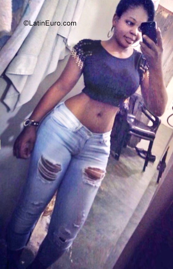 Date this pretty Dominican Republic girl Leydi from Santo Domingo DO28699