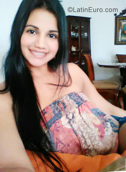 Date this sensual Colombia girl Jessica from Cali CO21499