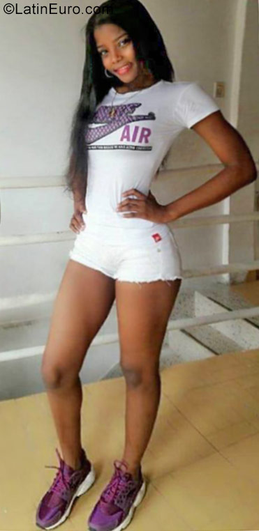 Date this attractive Colombia girl Linda from Cali CO21556