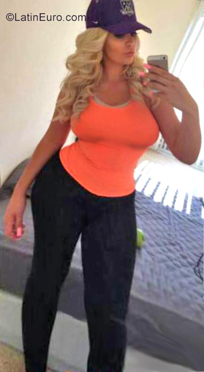 Date this hot Dominican Republic girl Clarisa nativid from Santo Domingo DO28834