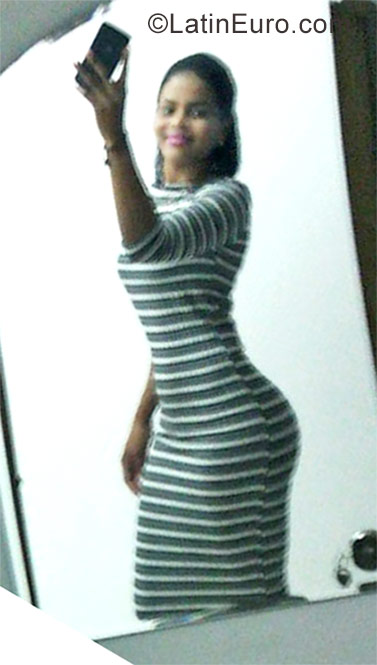 Date this voluptuous Dominican Republic girl Yanna from Santo Domingo DO28889