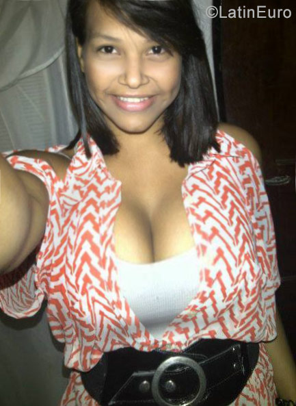 Date this voluptuous Venezuela girl Mariana from Maracaibo VE856