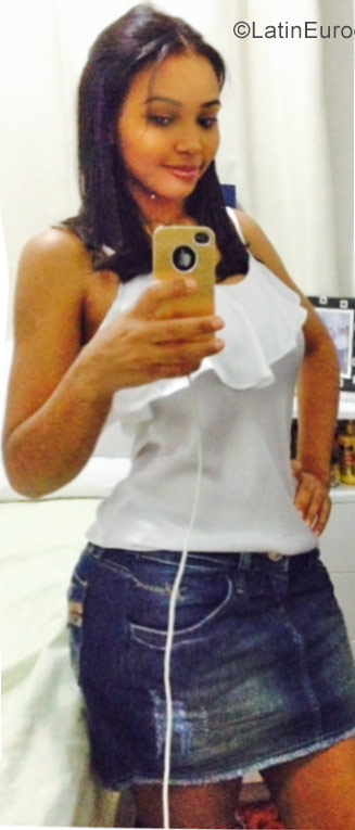Date this sultry Brazil girl Claudiane from Recife BR10059
