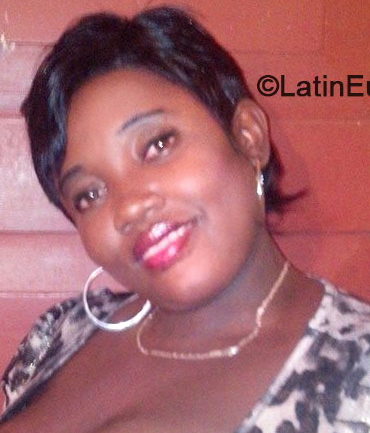 Date this good-looking Jamaica girl Tenieka from St. Ann JM2449