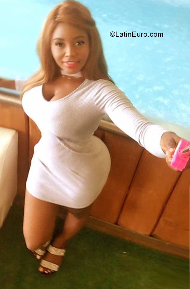 Date this athletic Spain girl Natasha from Madrid ES372