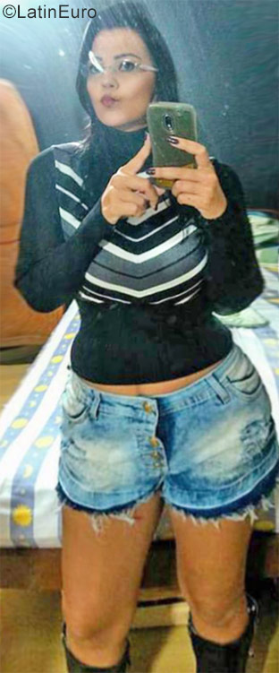 Date this nice looking Brazil girl Franciele from Serra BR10066