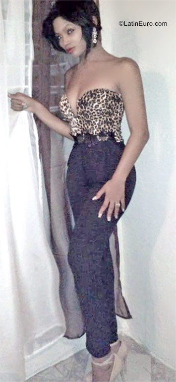 Date this sensual Dominican Republic girl Andrena from Santiago DO29029