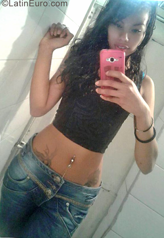 Date this foxy Colombia girl Paola from Bogota CO24595