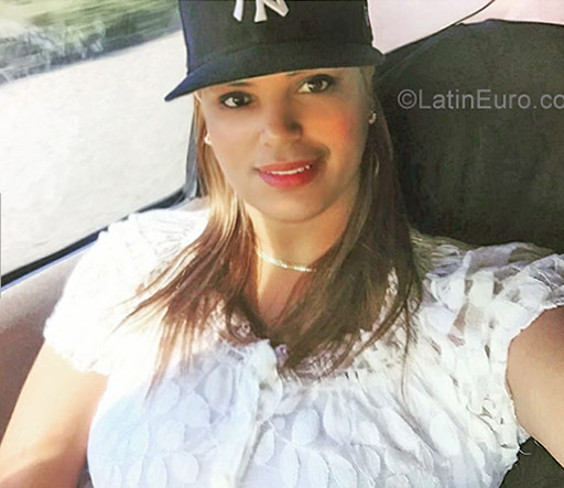 Date this young Dominican Republic girl La bella from Valverde, Mao DO29097