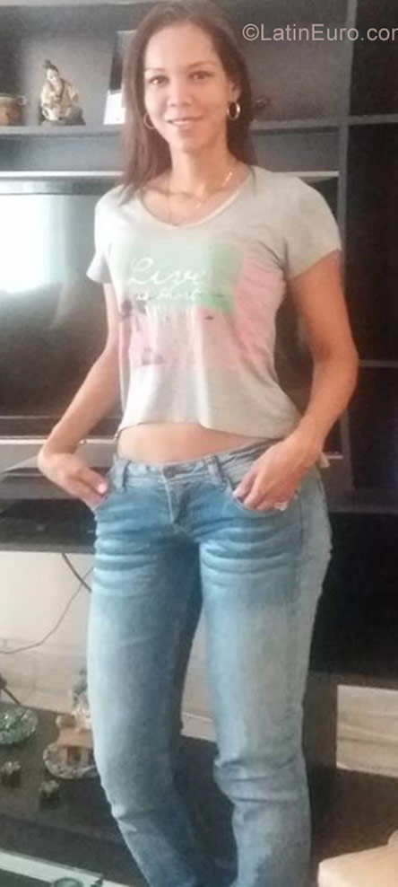 Date this tall Colombia girl Diana from Cali CO21728