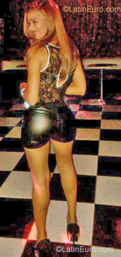 Date this young Dominican Republic girl Farah from Santo Domingo DO29126