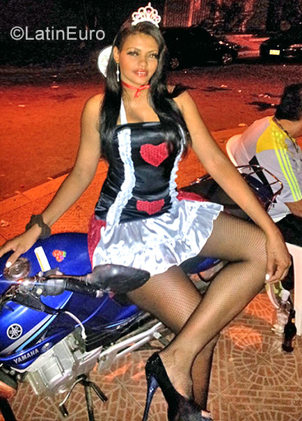 Date this cute Colombia girl Yohana from Cali CO21748