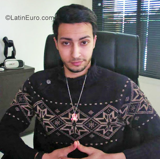 Date this foxy United States man Frank from Los Angeles US18242