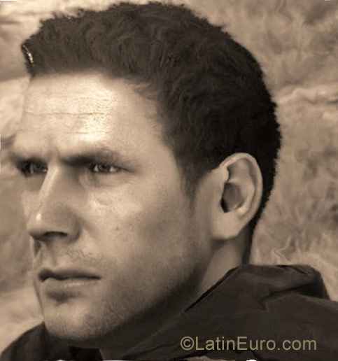 Date this tall Spain man Liveder from Sabadell ES375