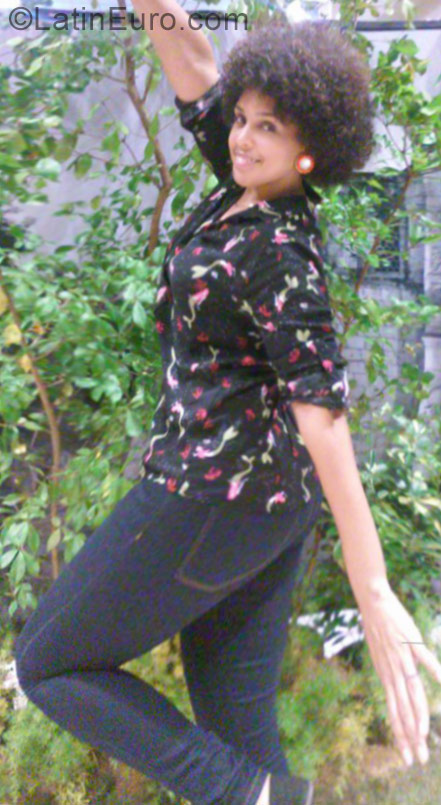 Date this tall Dominican Republic girl Yeimy from Santo Domingo DO29215