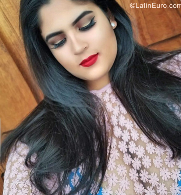 Date this foxy Honduras girl Steff from San Pedro HN2332