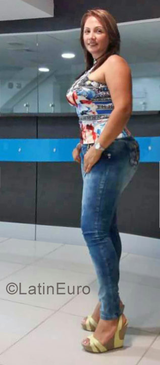 Date this voluptuous Colombia girl Claudia from Cali CO21814