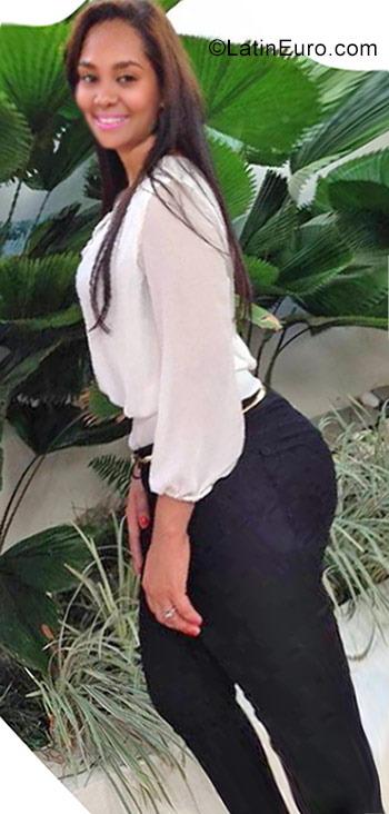 Date this charming Dominican Republic girl YESILEN from Santiago DO29274