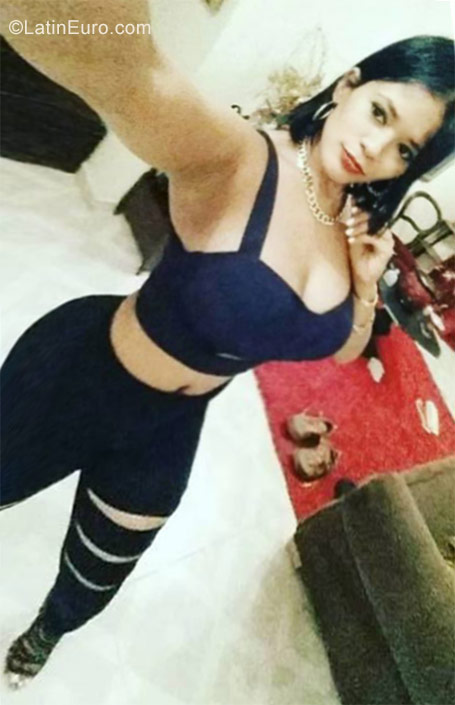 Date this voluptuous Dominican Republic girl Santa from Santo Domingo DO29294