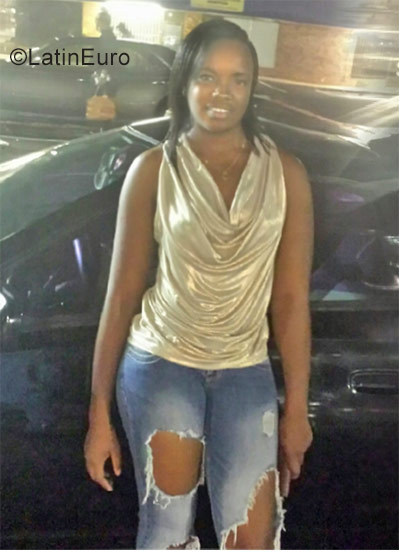 Date this voluptuous United States girl Kayane from Decatur US18278