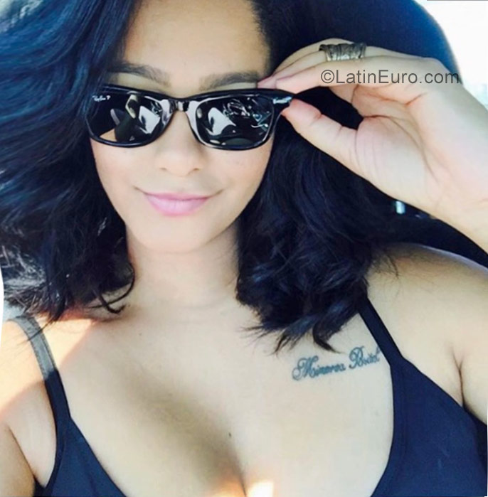 Date this hot Dominican Republic girl Paola from Santo Domingo DO29356