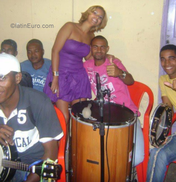 Date this young Brazil girl Vivian from Salvador BR10110