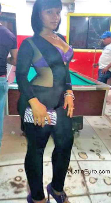 Date this funny Dominican Republic girl Anais from Maria Trinidad Sanchez DO29382