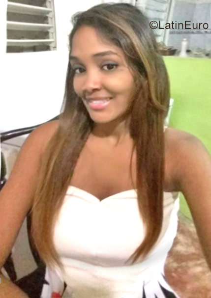 Date this foxy Dominican Republic girl Lucy from Santo Domingo DO29473