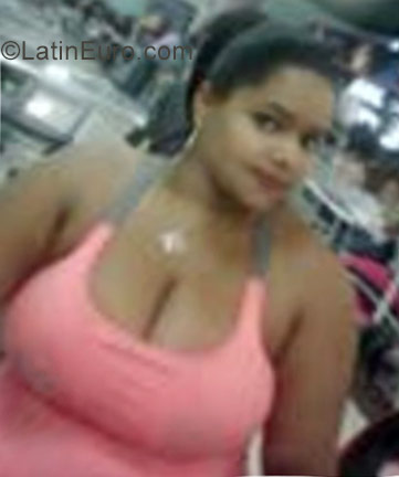 Date this hard body Dominican Republic girl Genesi from Santiago De Los Caballeros DO29507