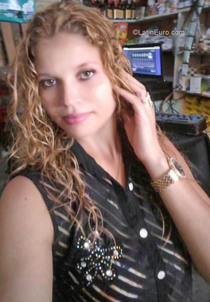 Date this hot Dominican Republic girl Yokairia from Santo Domingo DO29522