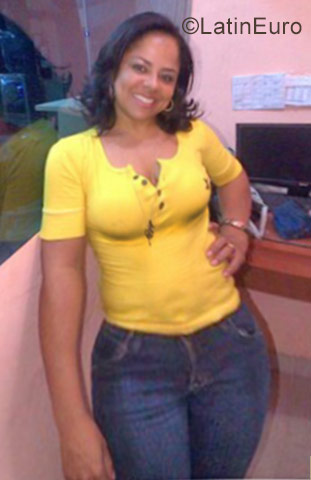 Date this exotic Dominican Republic girl Yosi from Santo Domingo DO29529